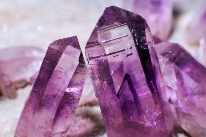 高貴な癒しの石「アメジスト」ギフトにも最適な2月の誕生石の力とは