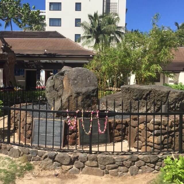 Malulani Hawaii 魔法使いの石 ウィザード ストーン Wizard Stone オアフ島のパワースポット