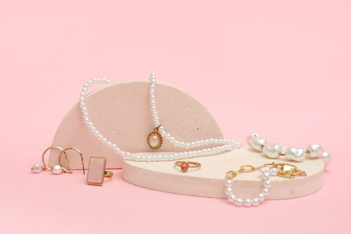 さりげなく取り入れやすいパワーストーンアクセサリーの種類