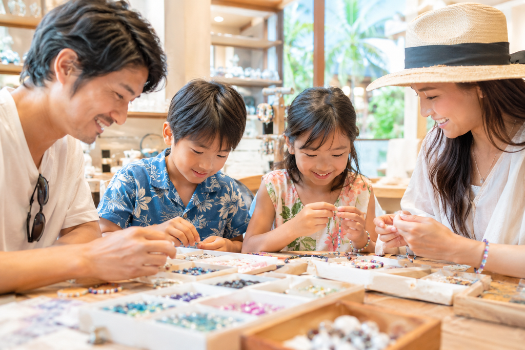 【ハワイ 手作り体験】親子・家族で楽しむオリジナルブレスレット作り|子連れ旅行の思い出に